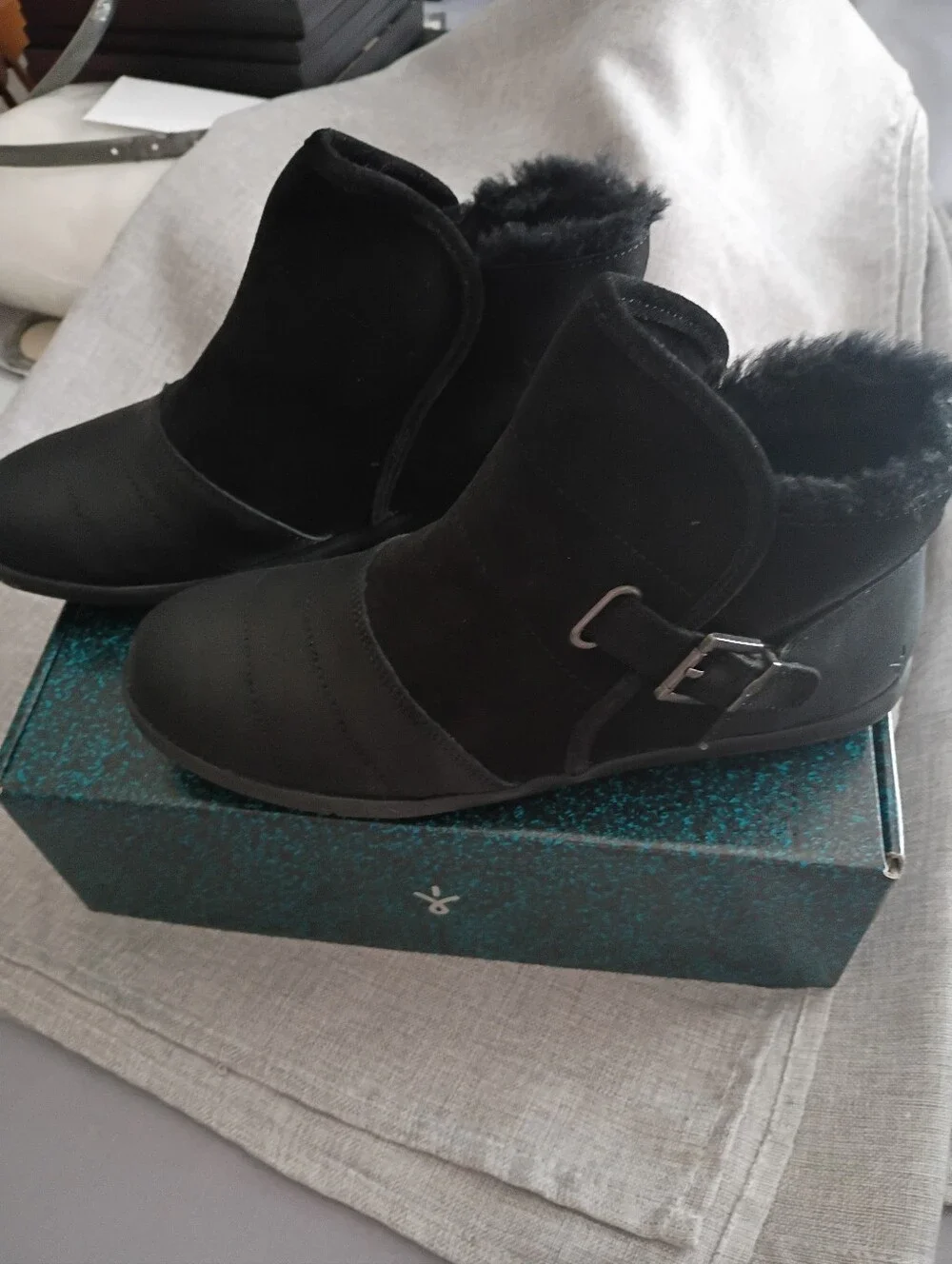 EMU Australia Women's Black 100 % Sheep Merino Wool Fur Ankle Boots